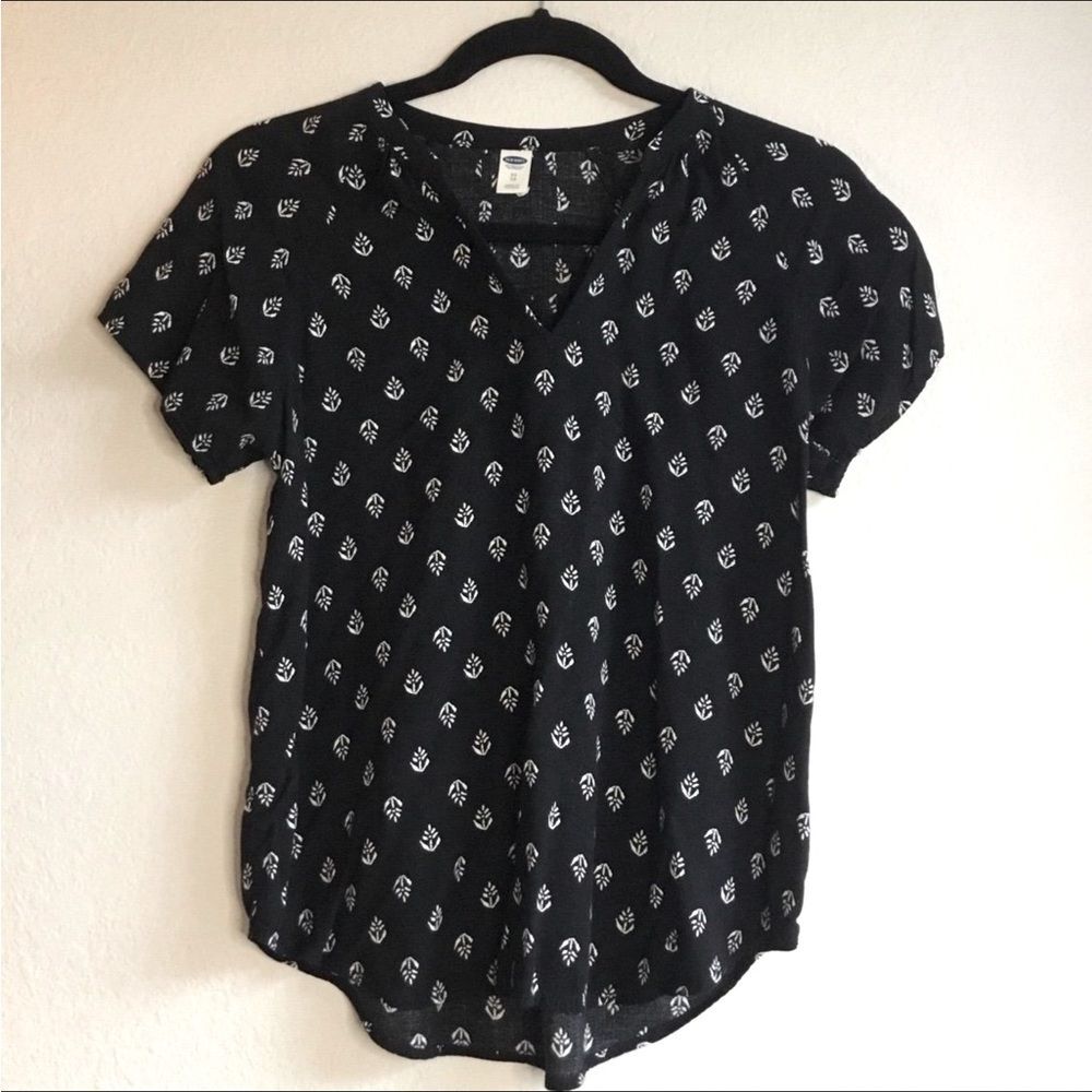 Black top white floral short sleeve v neck fairycore western business casual XS